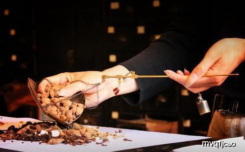 中藥、西藥與生物制品 從“治標治本”到精準干預的醫學差異